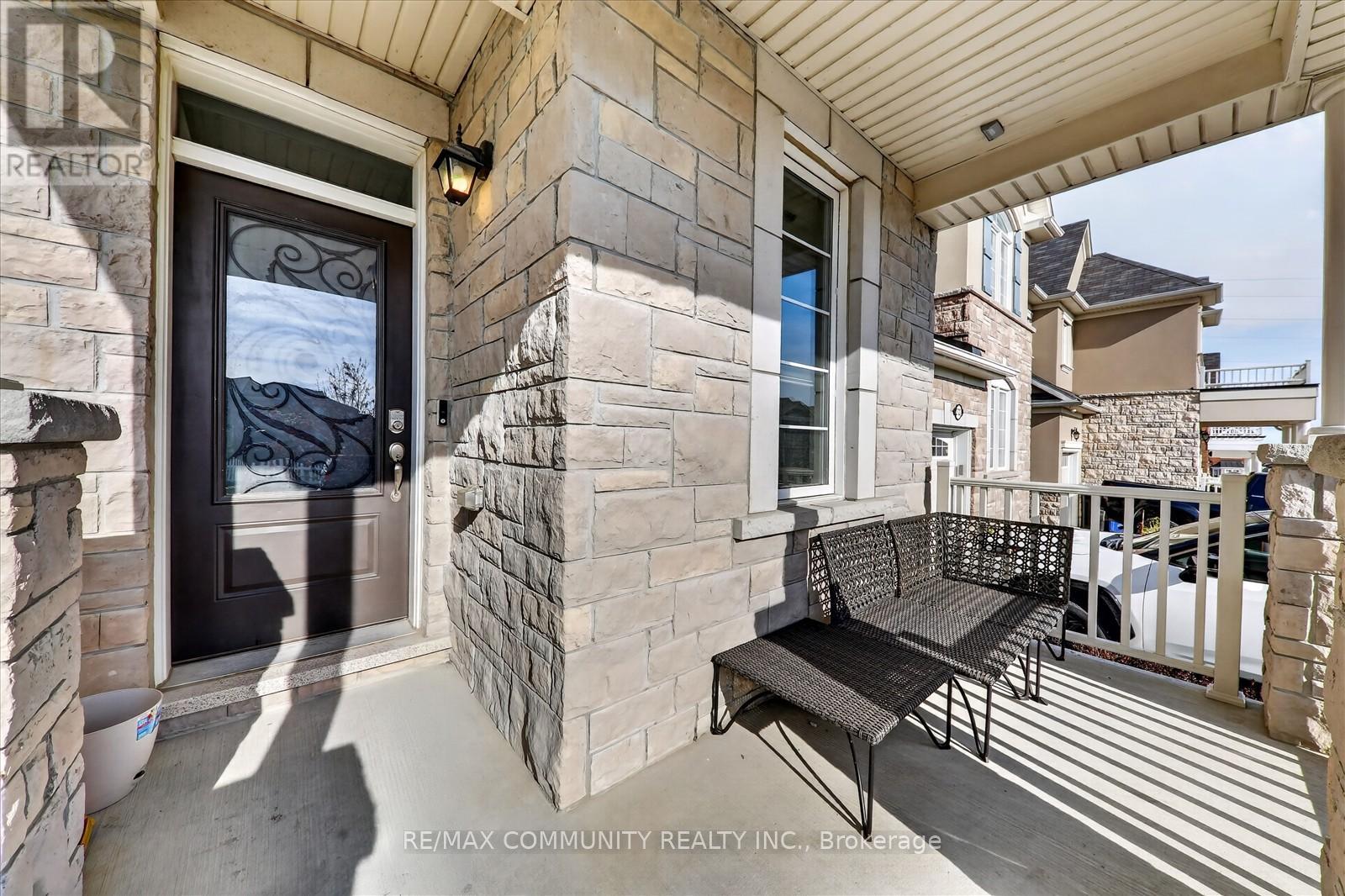 2725 Sapphire Drive, Pickering, Ontario  L1X 0G3 - Photo 5 - E13148926