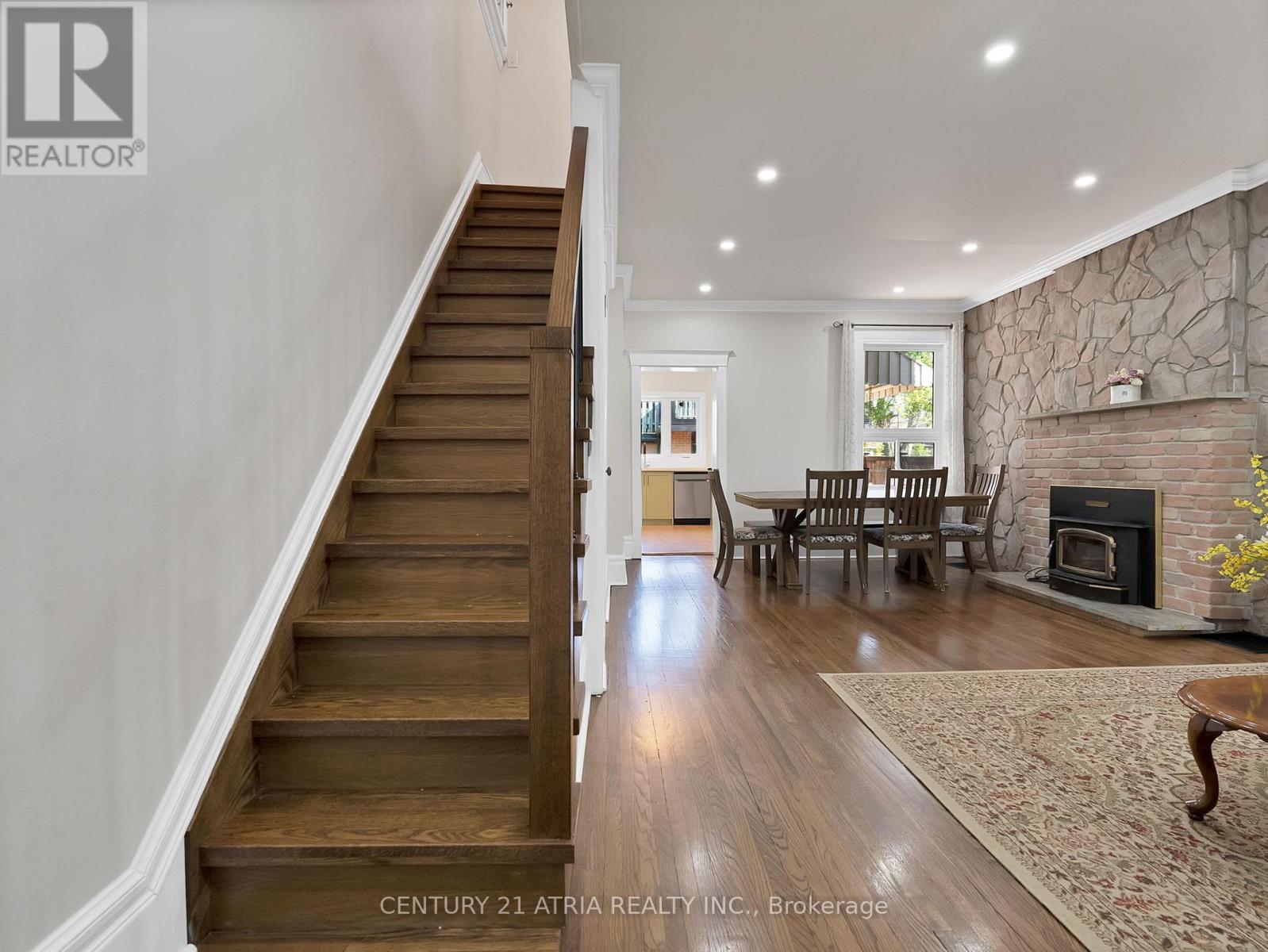 32 Rosevear Avenue, Toronto, Ontario  M4C 1Z3 - Photo 9 - E13148976