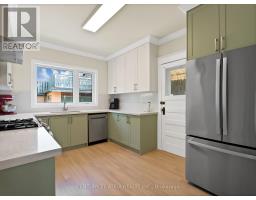 32 ROSEVEAR AVENUE, Toronto, Ontario
