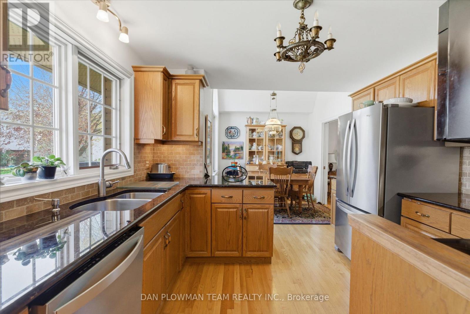 10 Barrington Place, Clarington, Ontario  L1E 2K9 - Photo 5 - E13149116