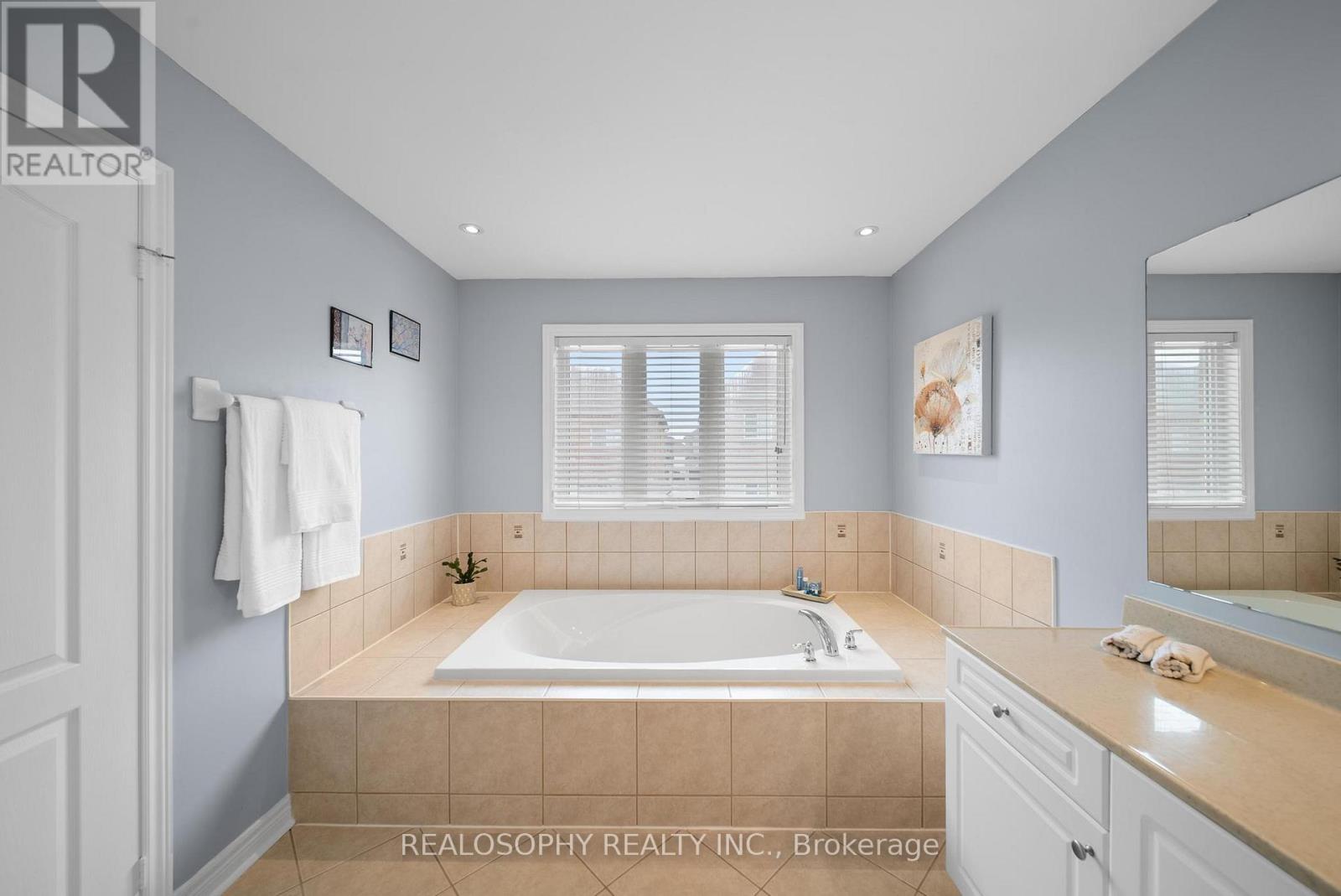 60 Dunwell Crescent, Ajax, Ontario  L1T 0A7 - Photo 12 - E13149204