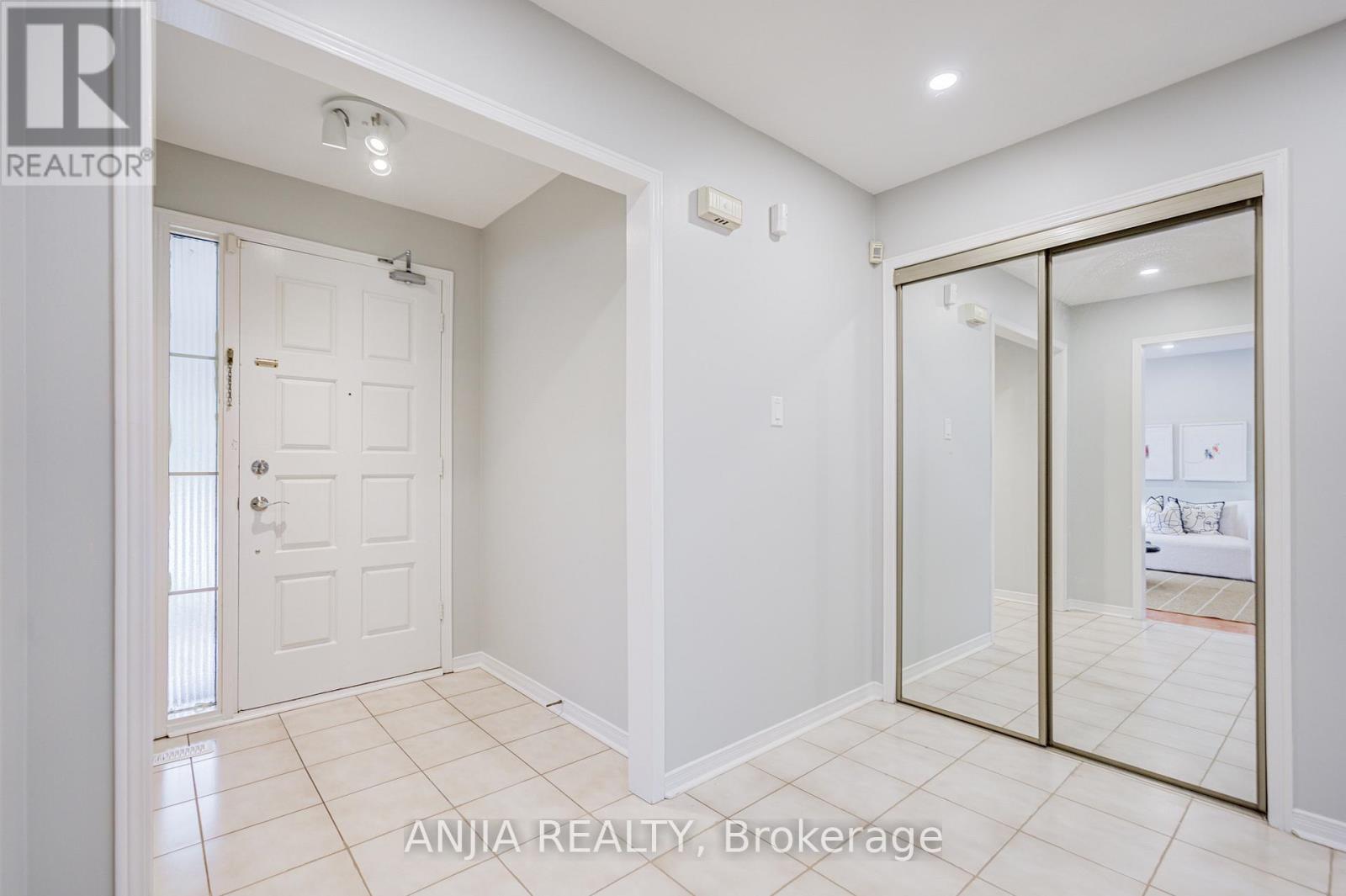 90 Olivewood Drive, Markham, Ontario  L3S 3E2 - Photo 4 - N13148928