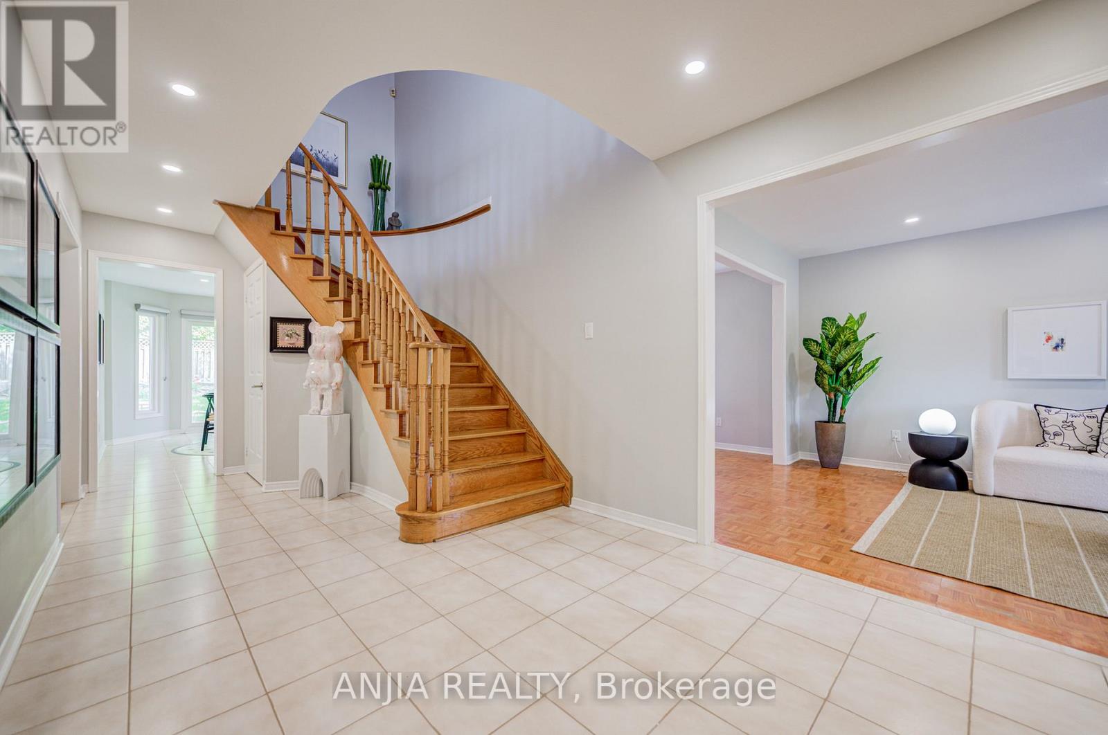90 Olivewood Drive, Markham, Ontario  L3S 3E2 - Photo 5 - N13148928