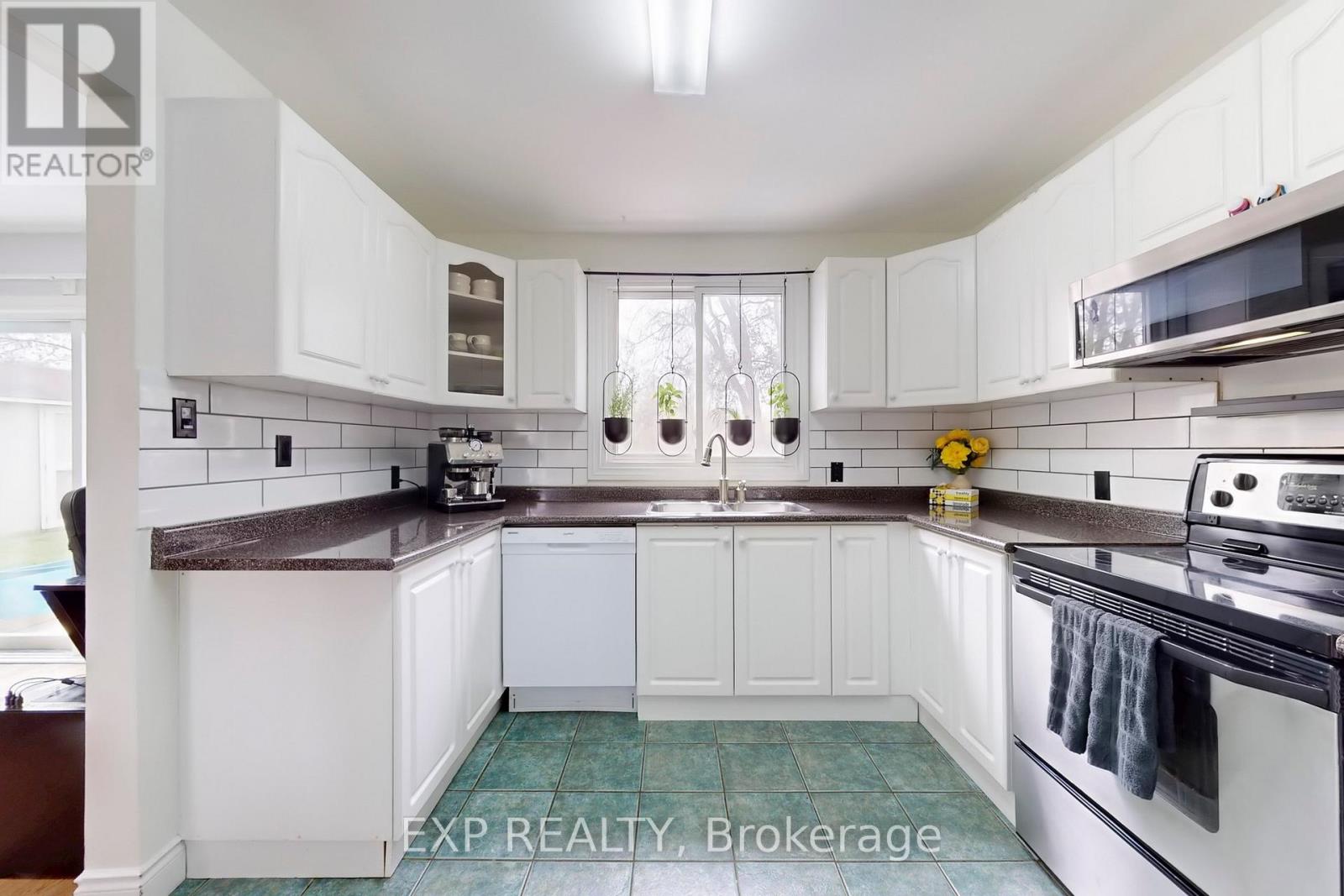 367 Adeline Drive, Georgina, Ontario  L4P 3C4 - Photo 7 - N13149018