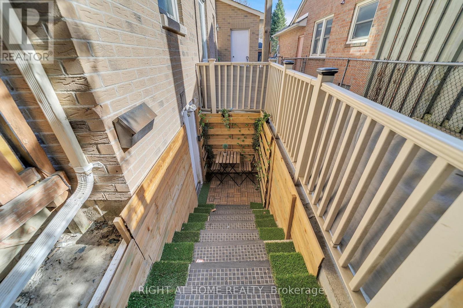 195 John Bowser Crescent, Newmarket, Ontario  L3Y 7N6 - Photo 3 - N13149114