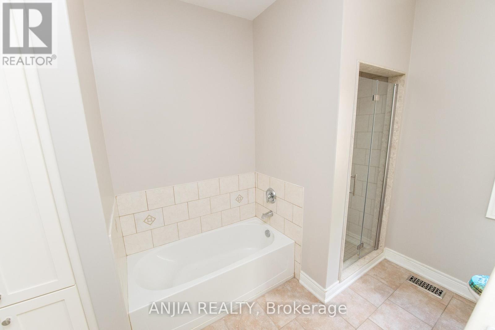 26 Pelosi Way, East Gwillimbury, Ontario  L0G 1M0 - Photo 25 - N13149168