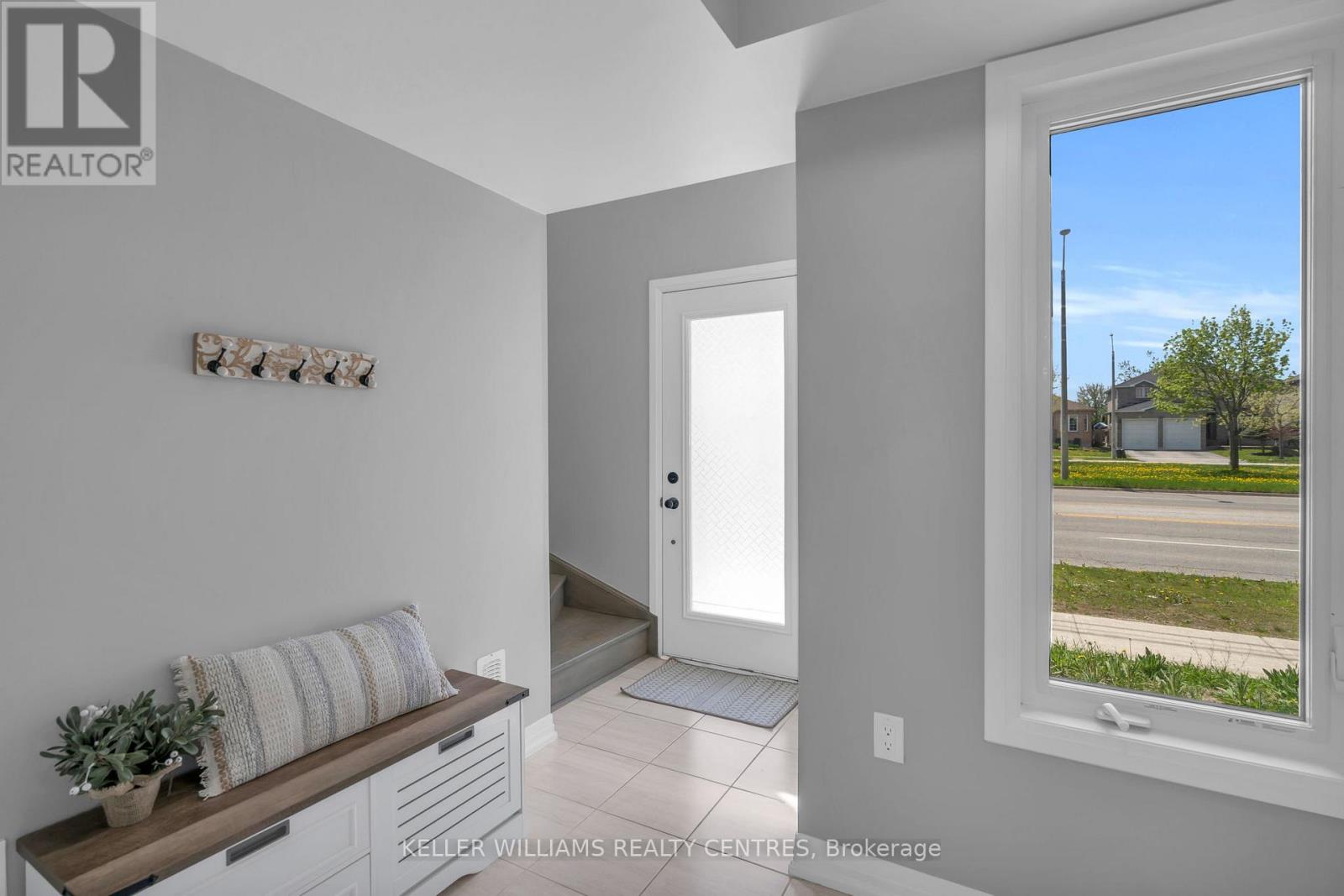 43 Fairlane Avenue, Barrie (Painswick South), Ontario  L9J 0N1 - Photo 6 - S13148874
