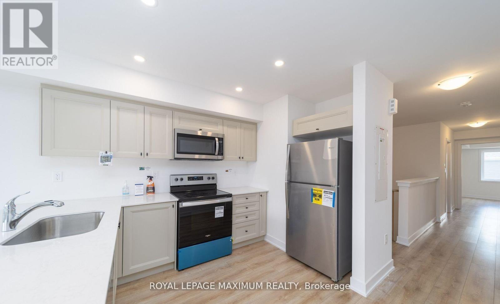 4 - 32 Wagon Lane, Barrie (Innis-Shore), Ontario  L9J 0C2 - Photo 4 - S13148956