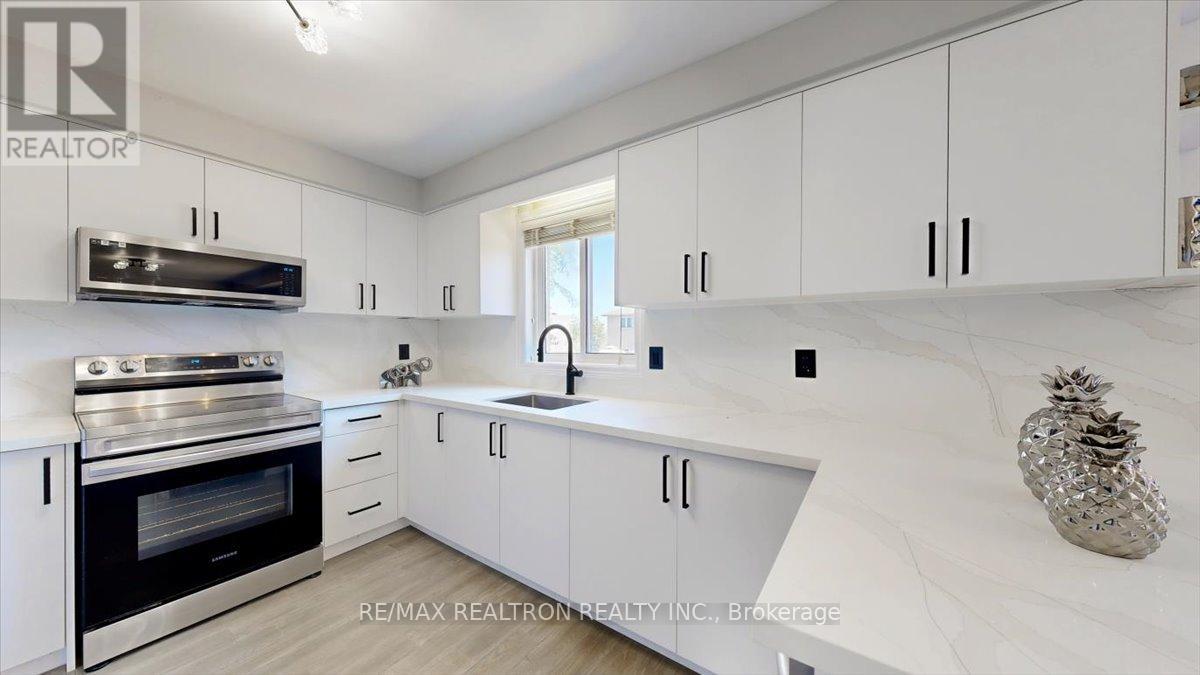 19 Tamarack Trail, Barrie, Ontario  L4N 9S1 - Photo 13 - S13149174