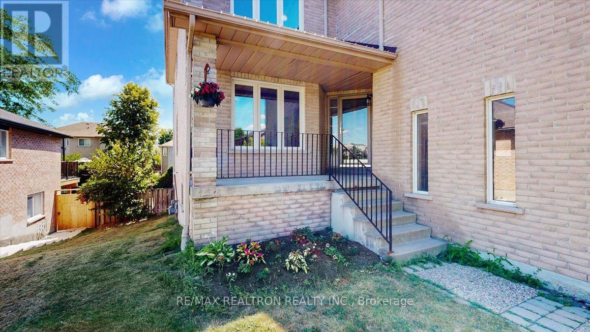 19 Tamarack Trail, Barrie, Ontario  L4N 9S1 - Photo 2 - S13149174