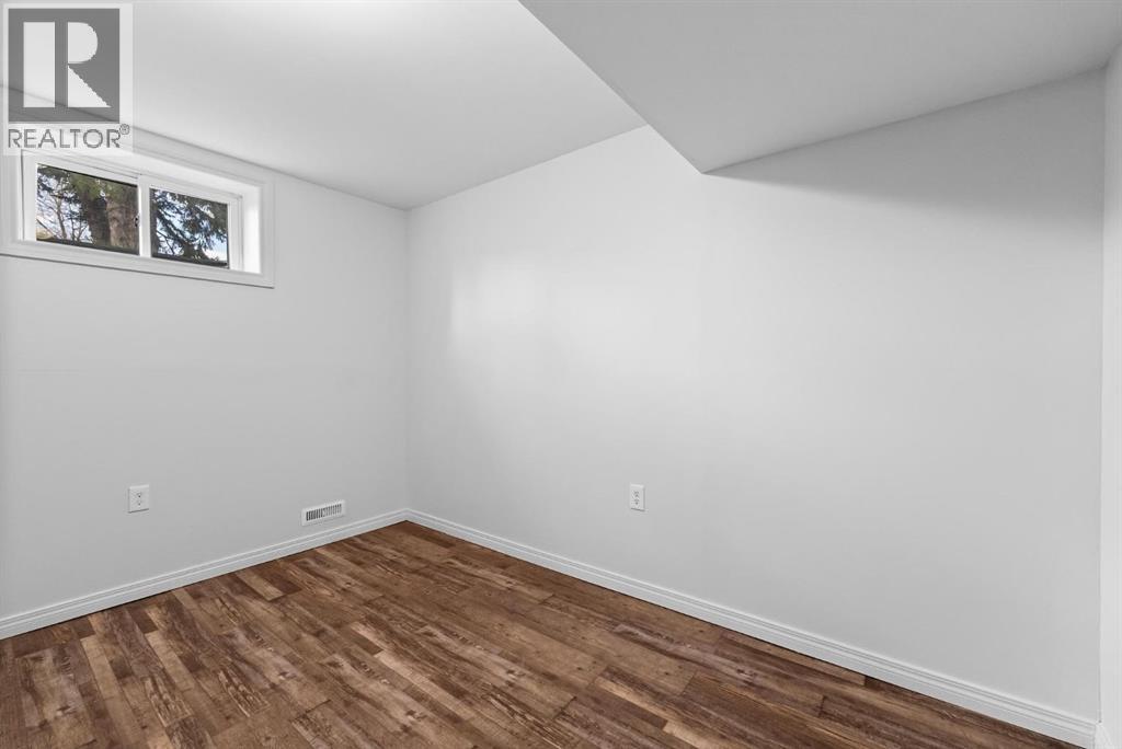 5228 47 Street, Camrose, Alberta  T4V 1K4 - Photo 15 - A2309798