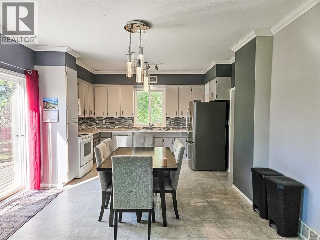 131 2nd Street NW, Falher, Alberta  T0H 1M0 - Photo 3 - A2261033
