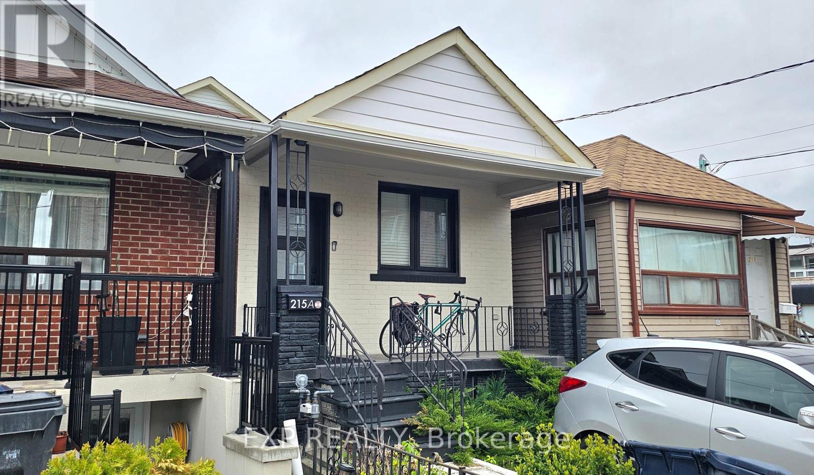 215A CHAMBERS AVENUE, Toronto, Ontario