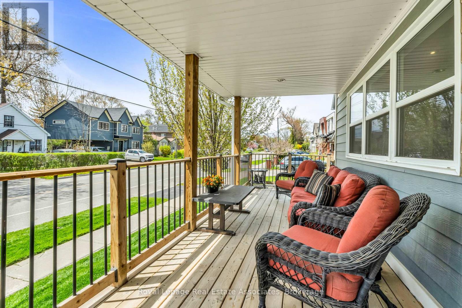 1043 Shaw Drive, Mississauga, Ontario  L5G 3Z3 - Photo 3 - W13148878