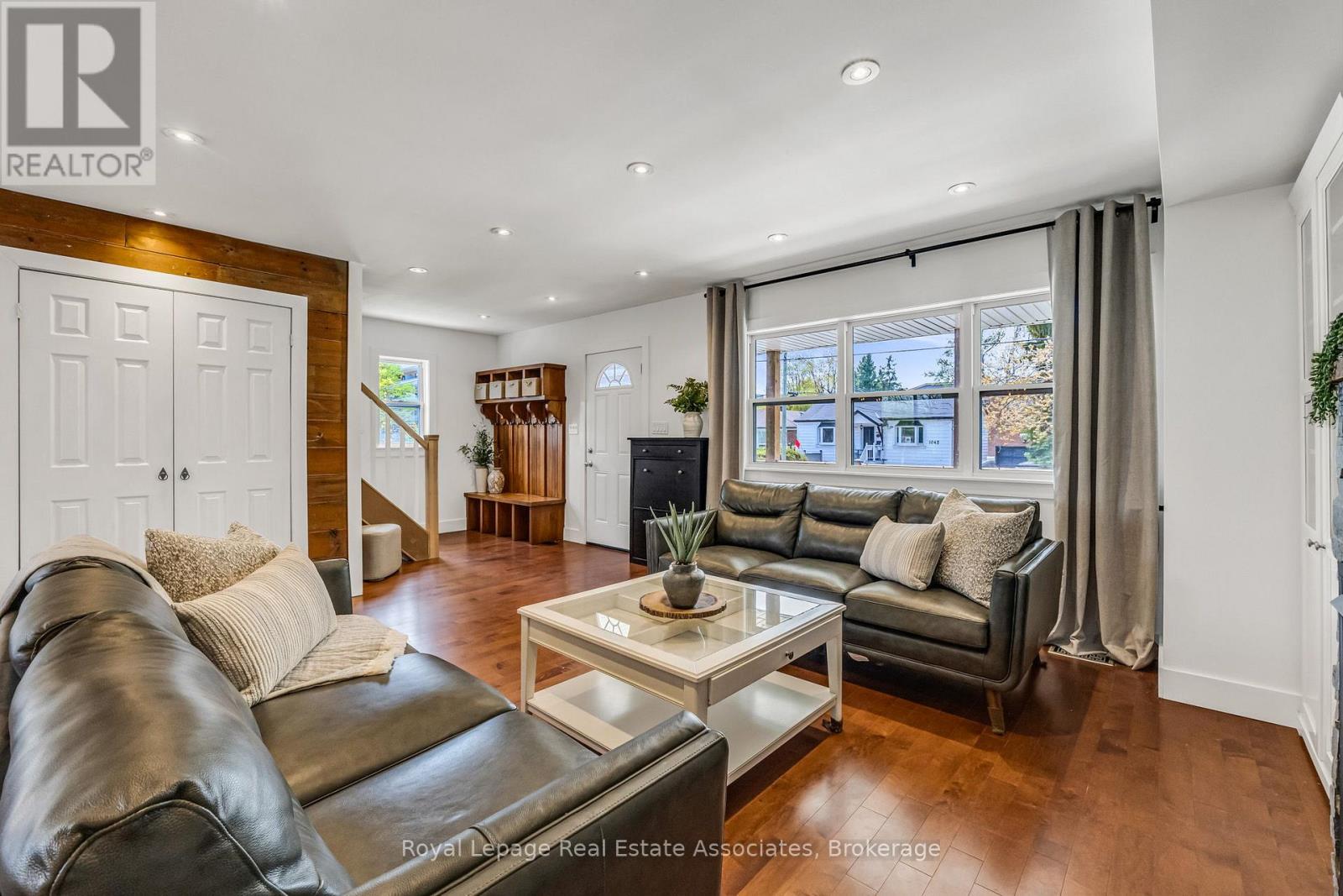 1043 Shaw Drive, Mississauga, Ontario  L5G 3Z3 - Photo 4 - W13148878