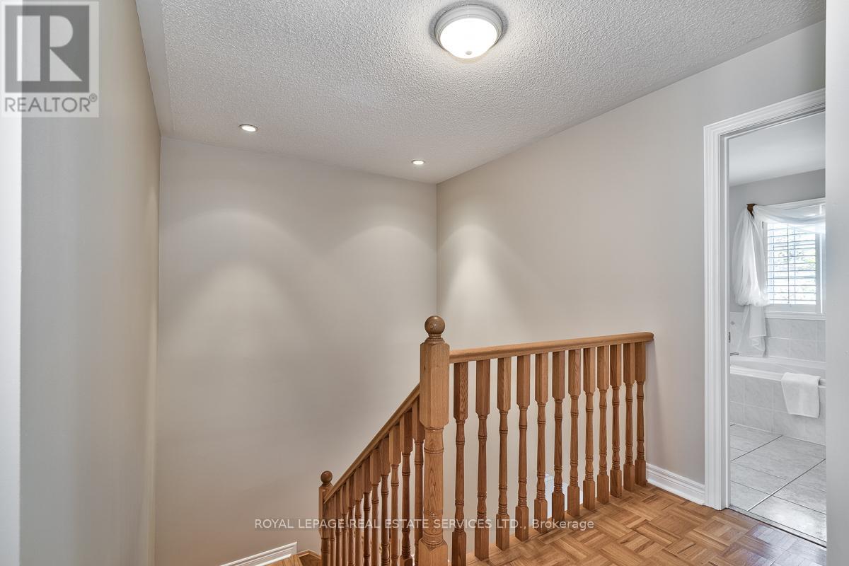 466 Thistle Glen Lane, Oakville, Ontario  L6H 7A5 - Photo 13 - W13148884