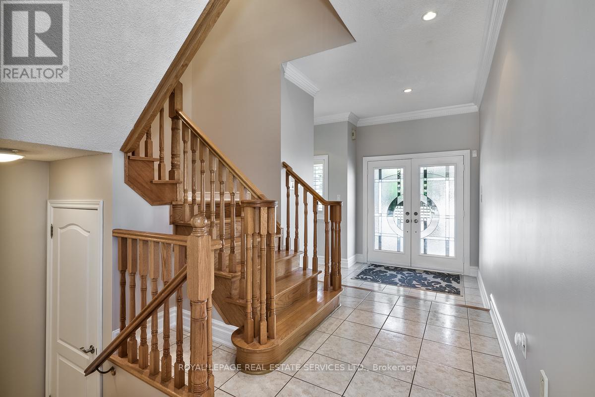 466 Thistle Glen Lane, Oakville, Ontario  L6H 7A5 - Photo 4 - W13148884