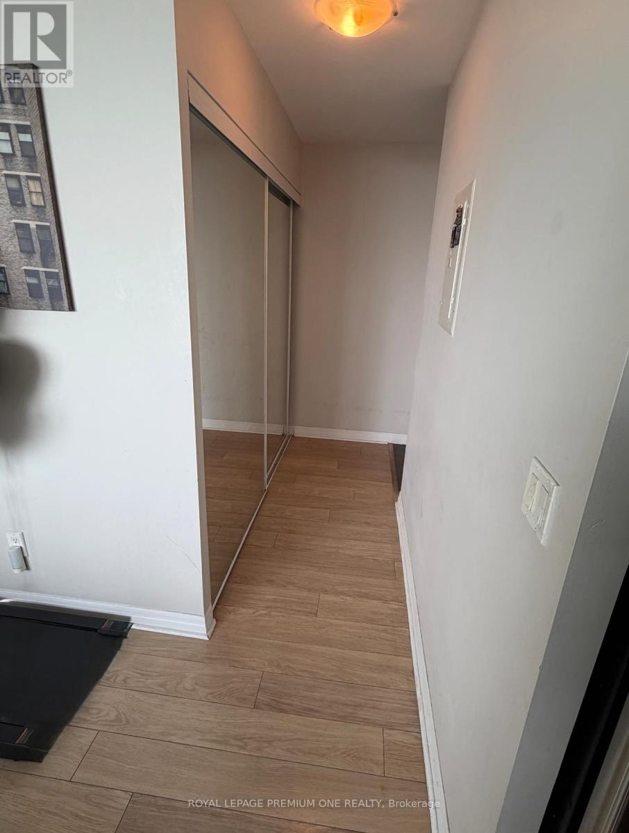 2304 - 225 Webb Drive, Mississauga, Ontario  L5B 4P2 - Photo 2 - W13148902