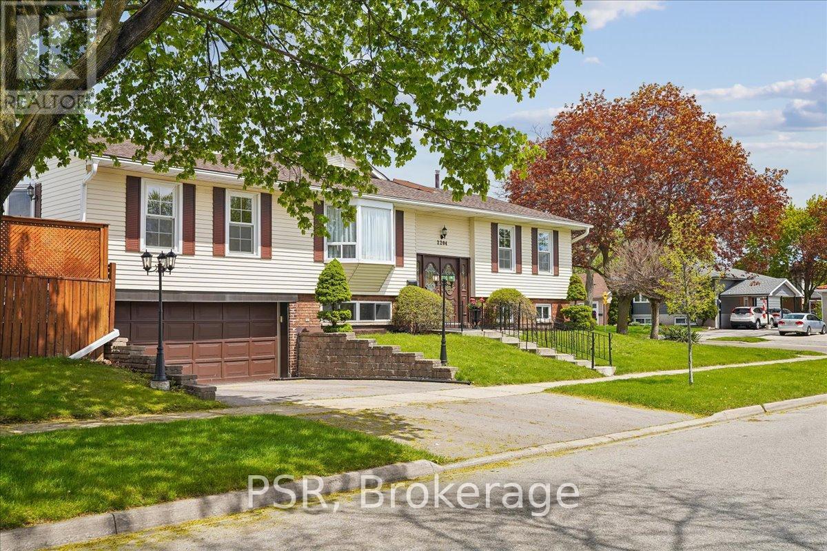 2204 Cartier Crescent, Burlington, Ontario  L7P 2Z5 - Photo 2 - W13148908