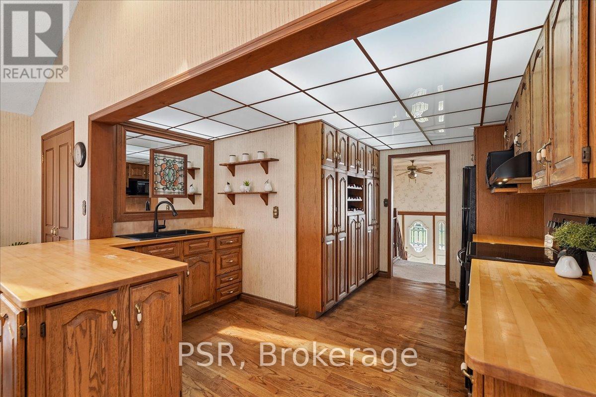 2204 Cartier Crescent, Burlington, Ontario  L7P 2Z5 - Photo 9 - W13148908