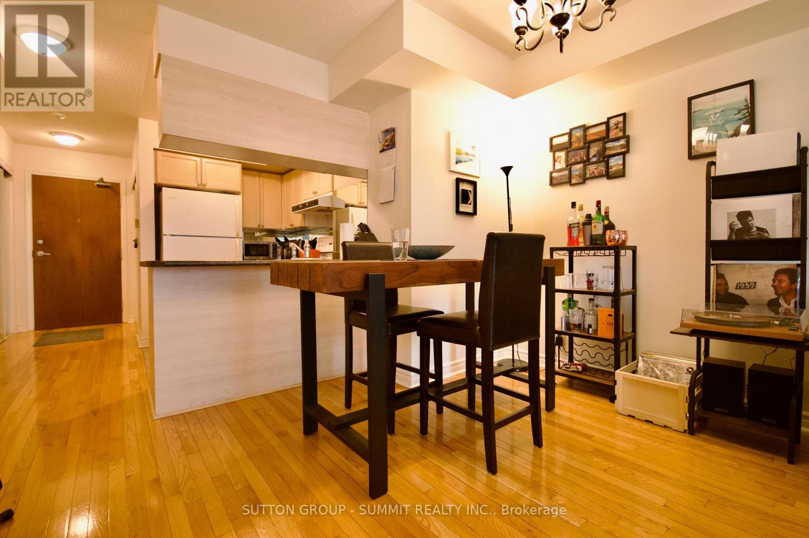 506 - 1 Elm Drive W, Mississauga, Ontario  L5B 4M1 - Photo 1 - W13149004