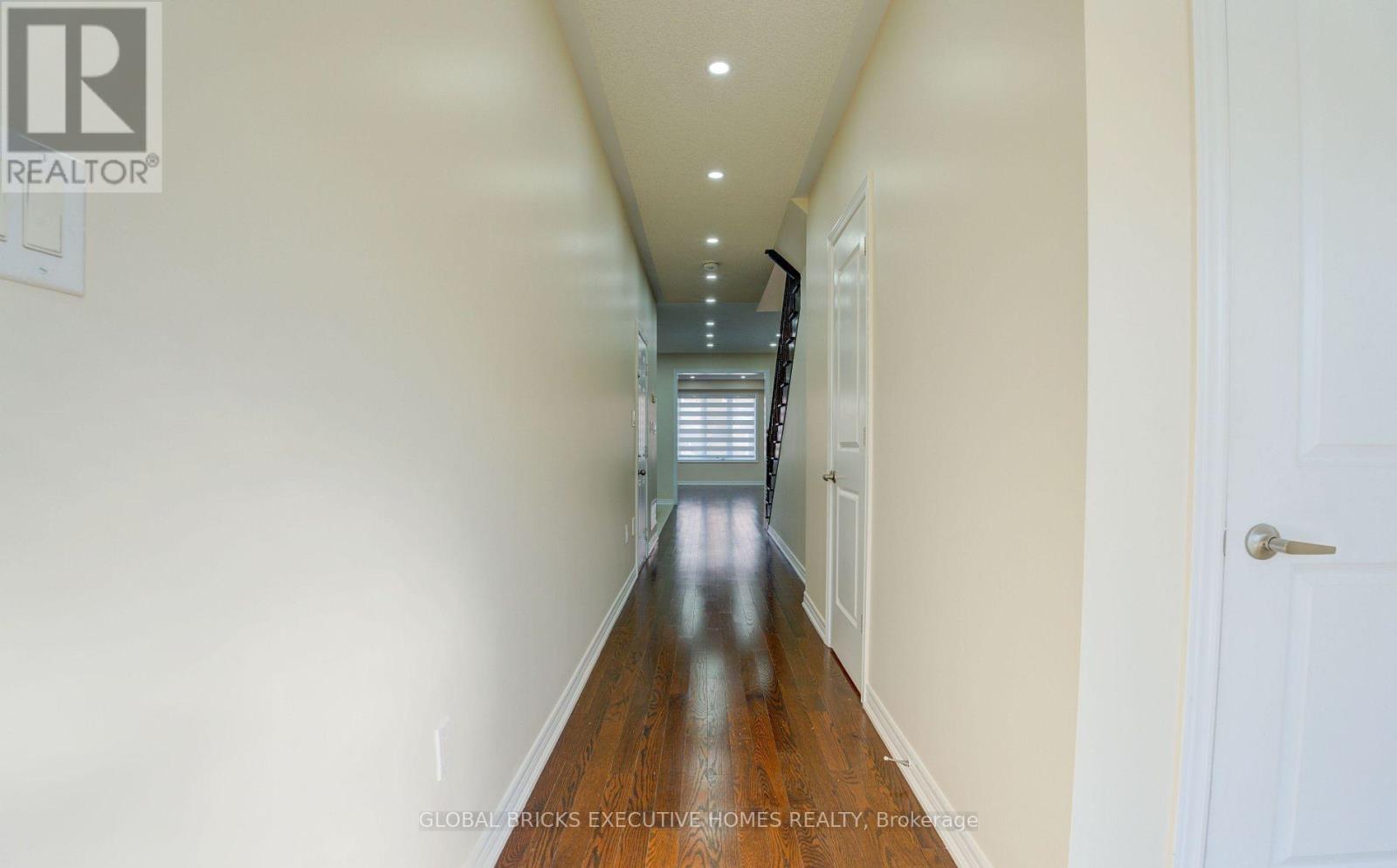 33 Antibes Drive, Brampton, Ontario  L6X 0R8 - Photo 6 - W13149006