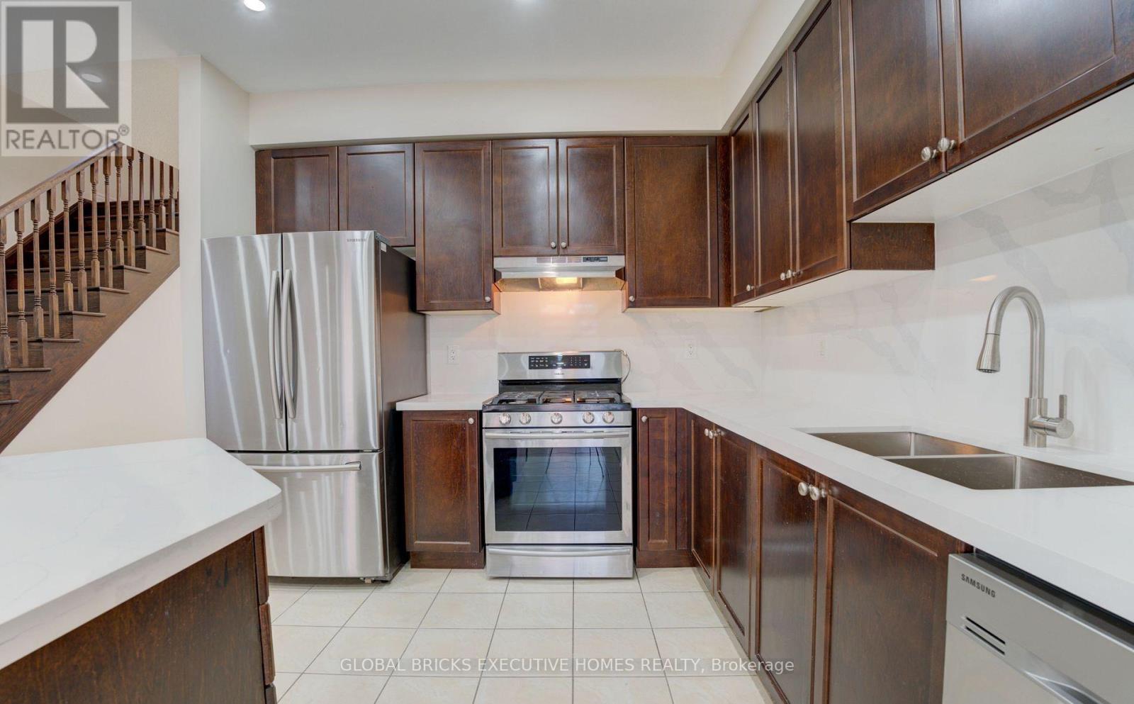 33 Antibes Drive, Brampton, Ontario  L6X 0R8 - Photo 8 - W13149006