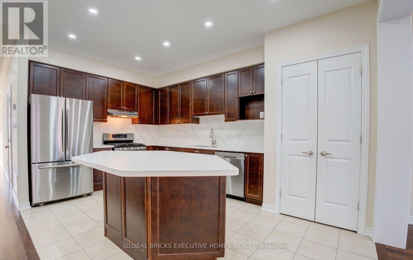 33 Antibes Drive, Brampton, Ontario  L6X 0R8 - Photo 9 - W13149006