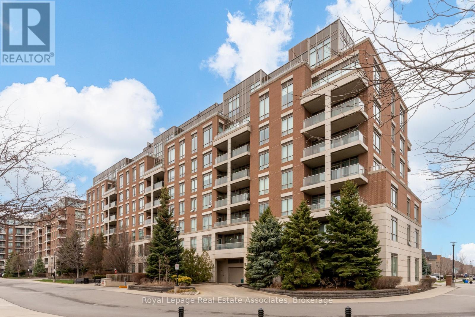 712 - 2470 Prince Michael Drive, Oakville, Ontario  L6H 0G9 - Photo 1 - W13149084