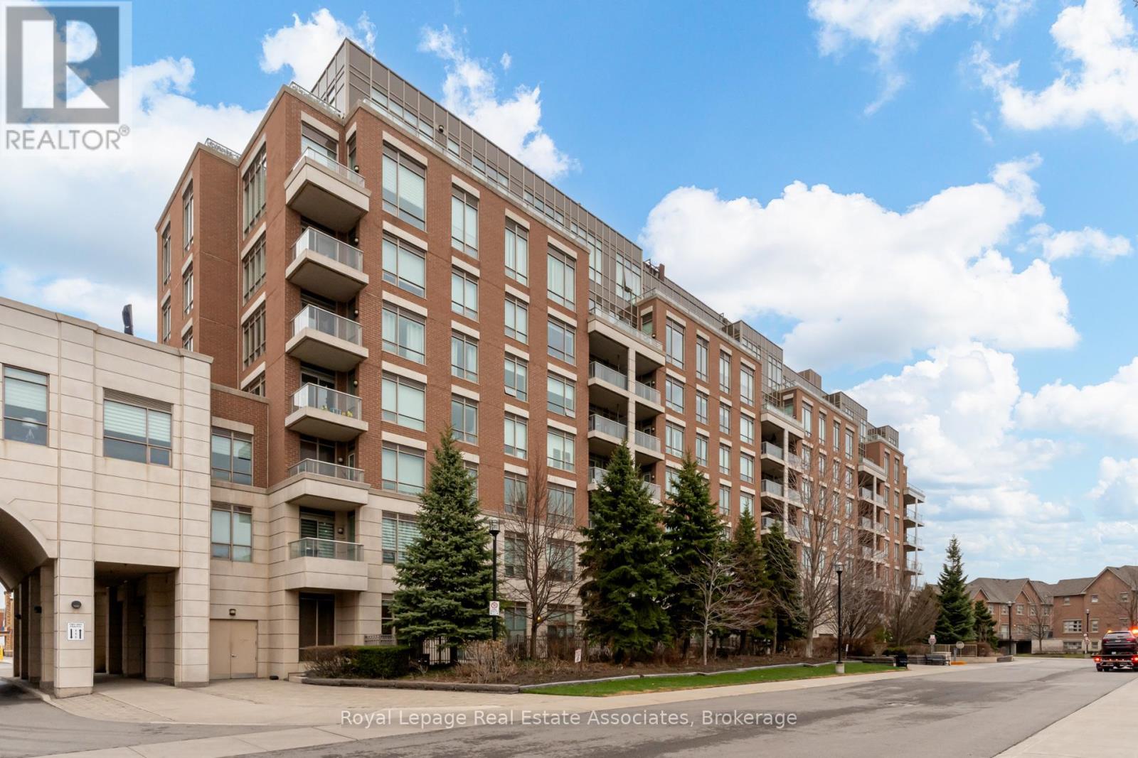 712 - 2470 Prince Michael Drive, Oakville, Ontario  L6H 0G9 - Photo 3 - W13149084