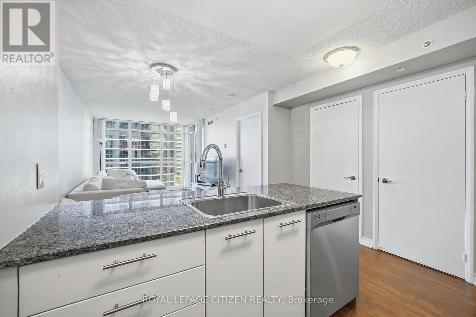1003 - 1 Valhalla Inn Road, Toronto, Ontario  M9B 1S9 - Photo 6 - W13149102
