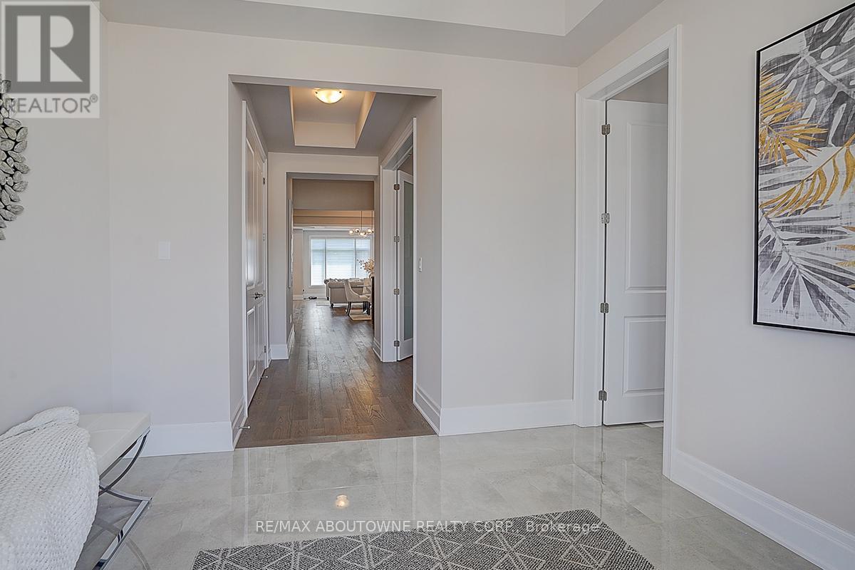 1362 Lynx Gardens, Oakville, Ontario  L6H 8A1 - Photo 4 - W13149186