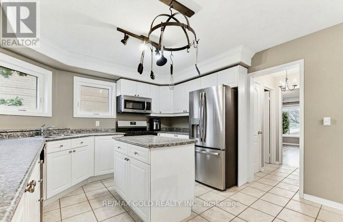 2441 Capilano Crescent, Oakville, Ontario  L6H 6L3 - Photo 12 - W13149226