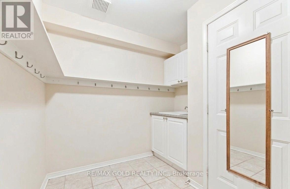 2441 Capilano Crescent, Oakville, Ontario  L6H 6L3 - Photo 18 - W13149226