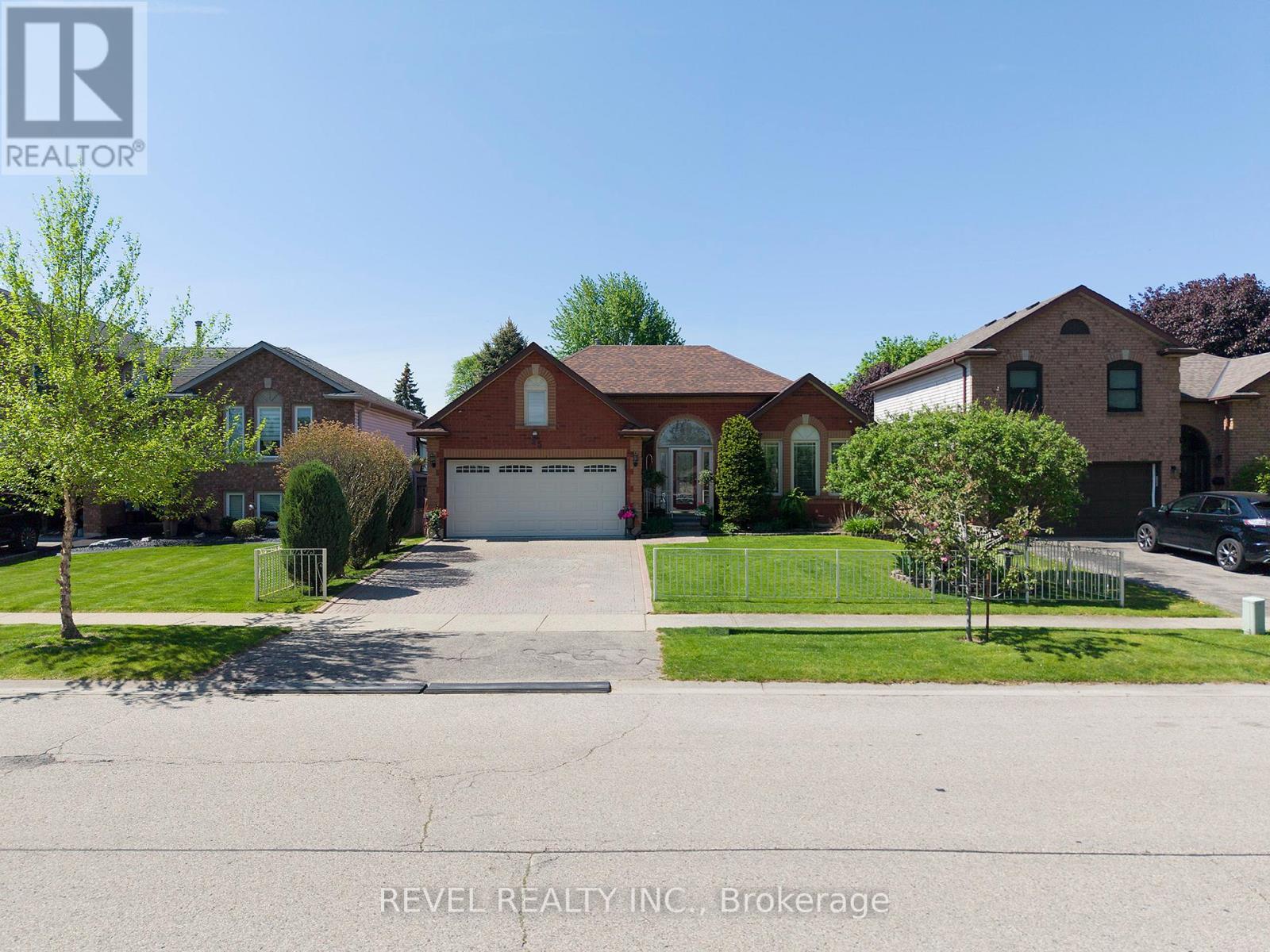25 MAPLECREST LANE, Brantford, Ontario