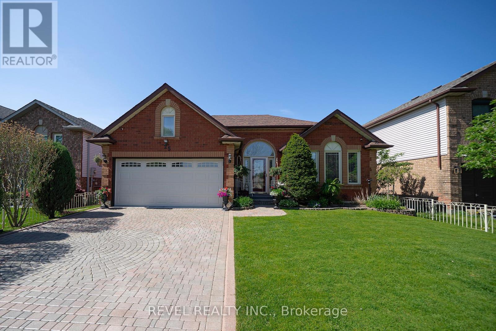 25 Maplecrest Lane, Brantford, Ontario  N3R 7T9 - Photo 2 - X13149010