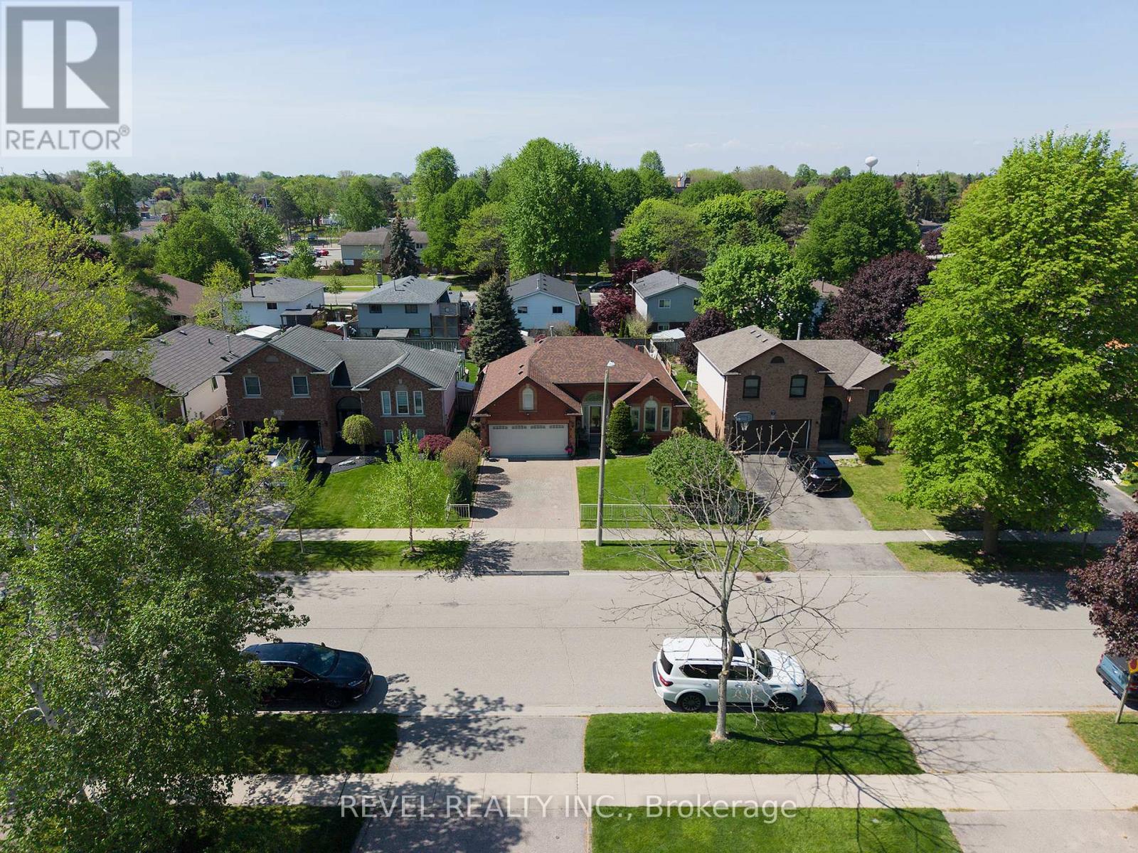 25 Maplecrest Lane, Brantford, Ontario  N3R 7T9 - Photo 4 - X13149010