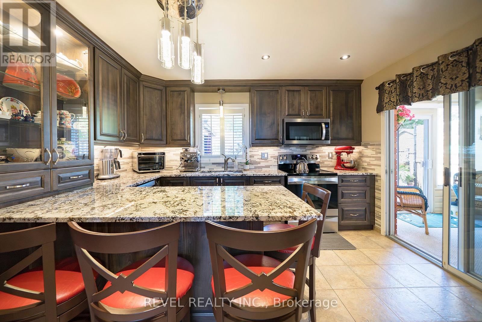25 Maplecrest Lane, Brantford, Ontario  N3R 7T9 - Photo 8 - X13149010