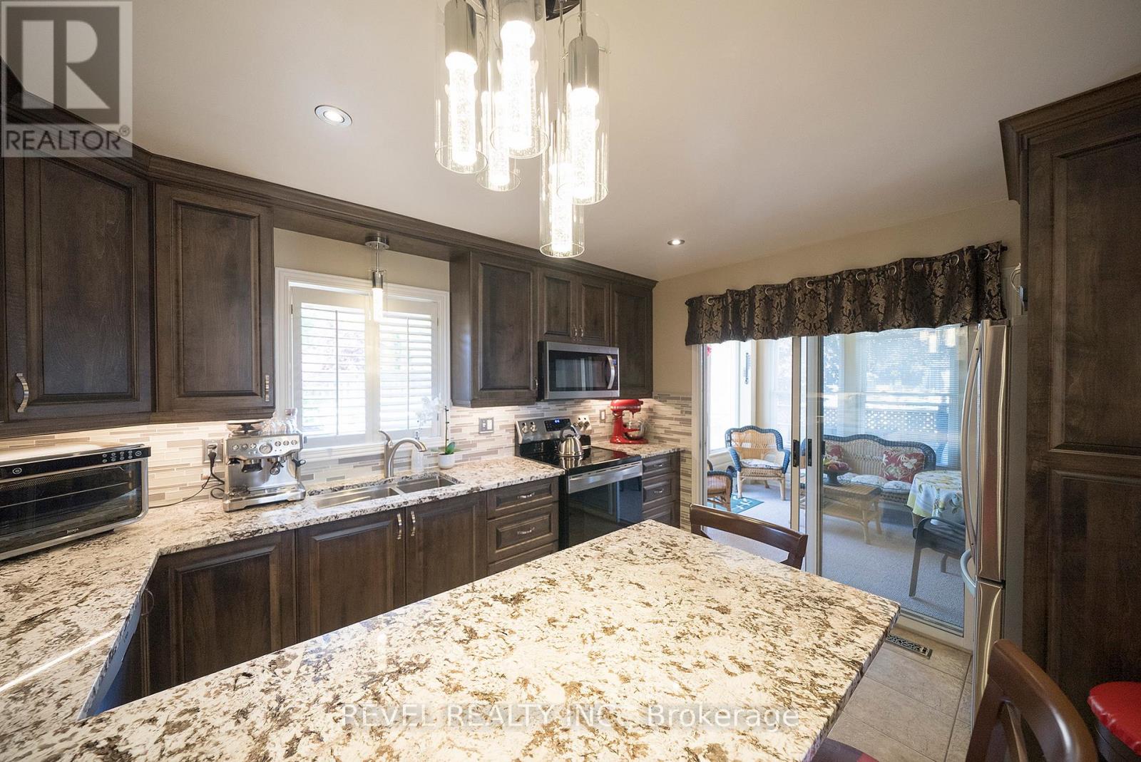 25 Maplecrest Lane, Brantford, Ontario  N3R 7T9 - Photo 9 - X13149010