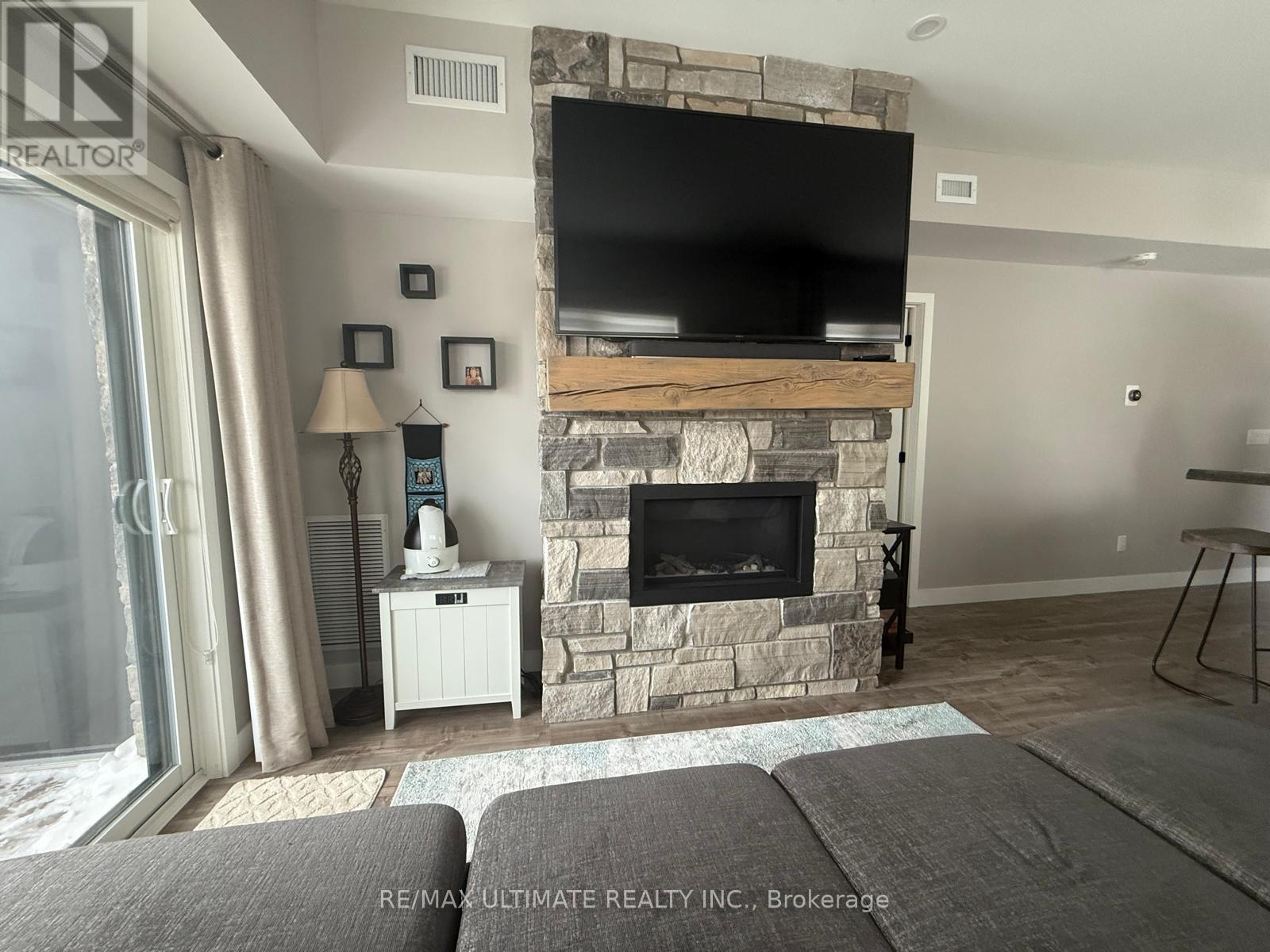 207 - 11 Beausoleil Lane, Blue Mountains, Ontario  L9Y 0Y5 - Photo 3 - X13149118