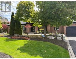 2 BLUEHERON LANE, Hamilton, Ontario