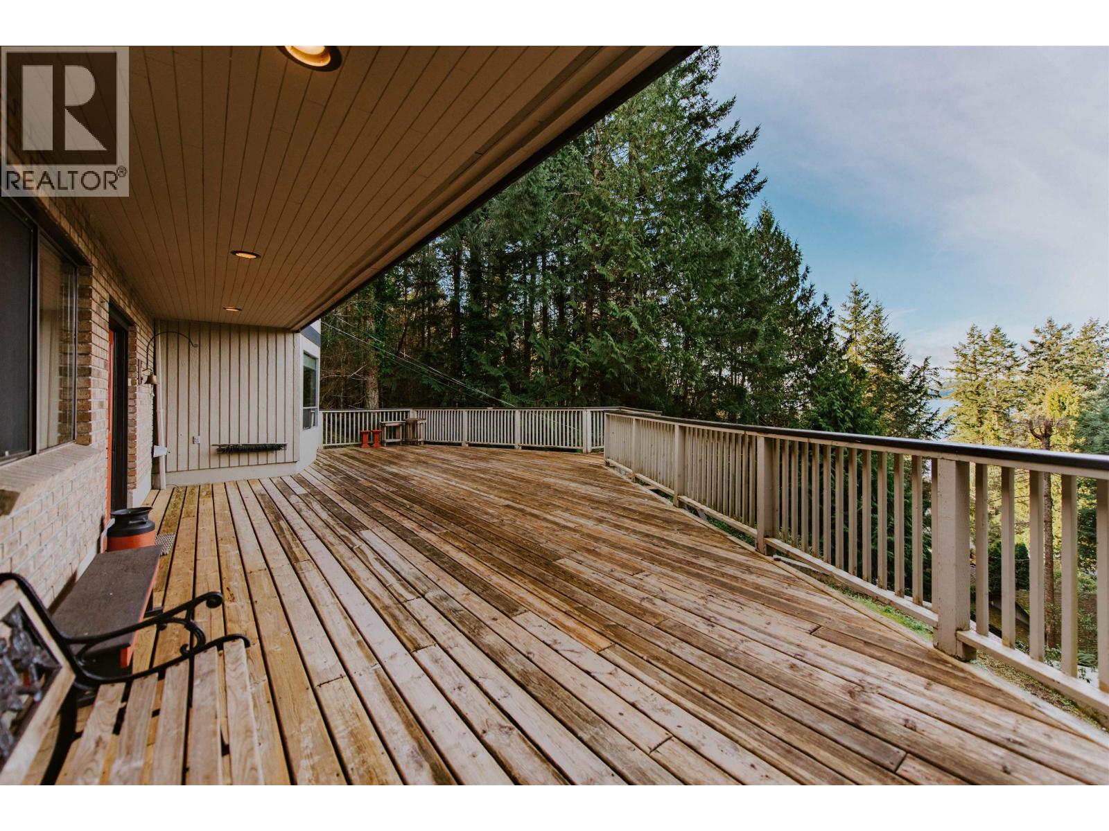 8846 Redrooffs Road, Halfmoon Bay, British Columbia  V7Z 1B2 - Photo 11 - R3096511