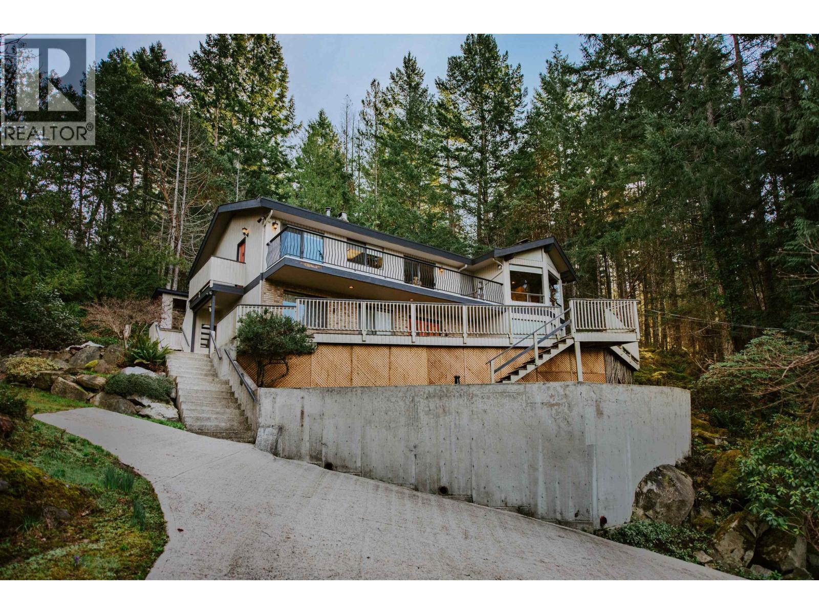 8846 Redrooffs Road, Halfmoon Bay, British Columbia  V7Z 1B2 - Photo 6 - R3096511