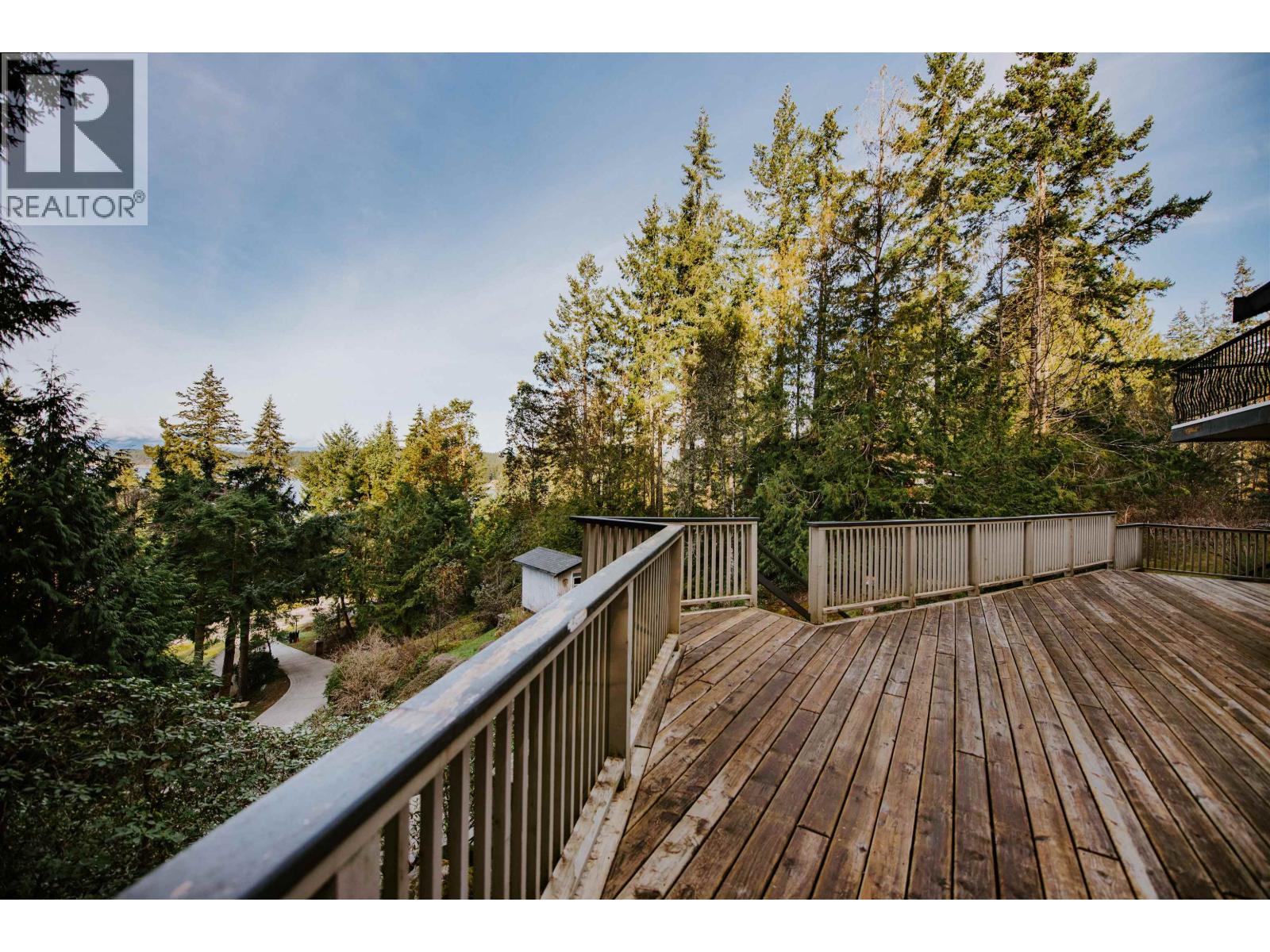 8846 Redrooffs Road, Halfmoon Bay, British Columbia  V7Z 1B2 - Photo 10 - R3096511