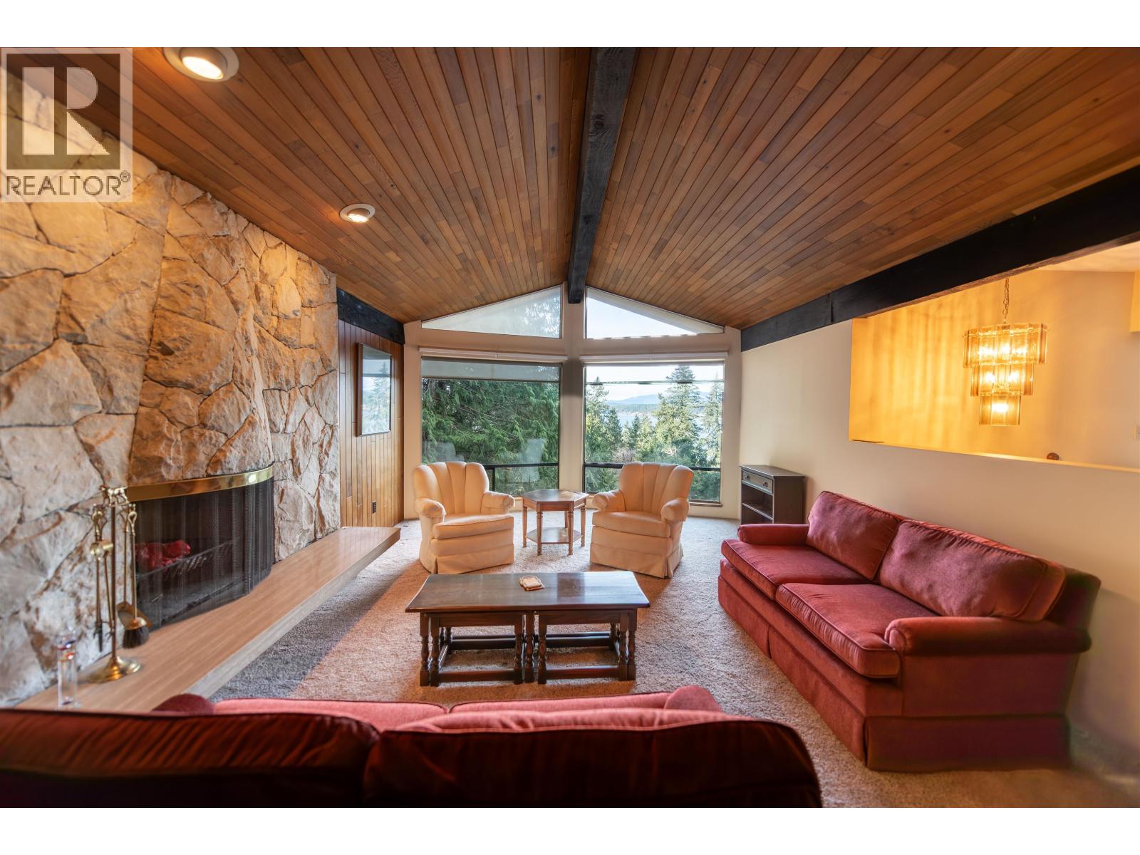 8846 Redrooffs Road, Halfmoon Bay, British Columbia  V7Z 1B2 - Photo 14 - R3096511