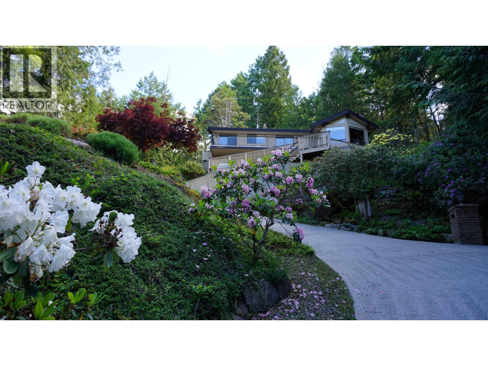 8846 Redrooffs Road, Halfmoon Bay, British Columbia  V7Z 1B2 - Photo 3 - R3096511