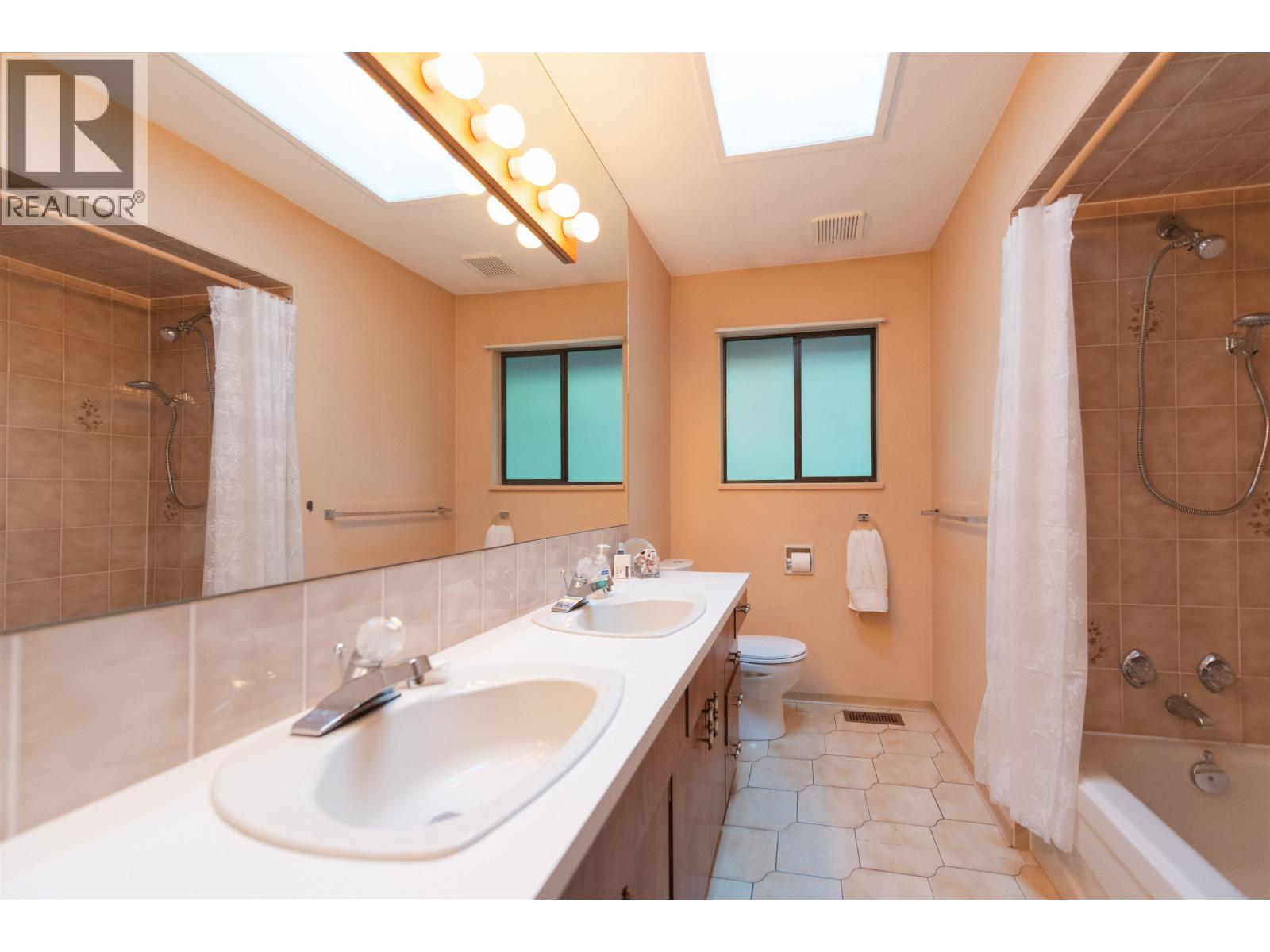 8846 Redrooffs Road, Halfmoon Bay, British Columbia  V7Z 1B2 - Photo 24 - R3096511