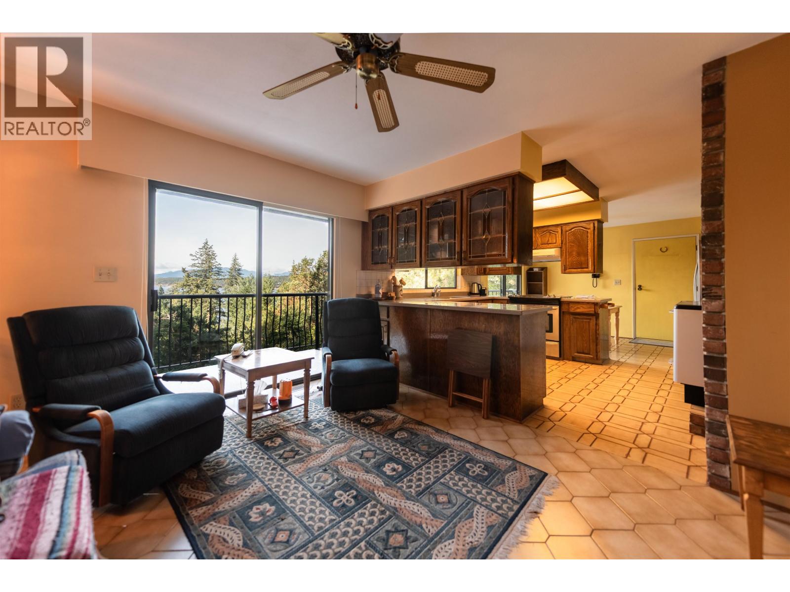 8846 Redrooffs Road, Halfmoon Bay, British Columbia  V7Z 1B2 - Photo 16 - R3096511