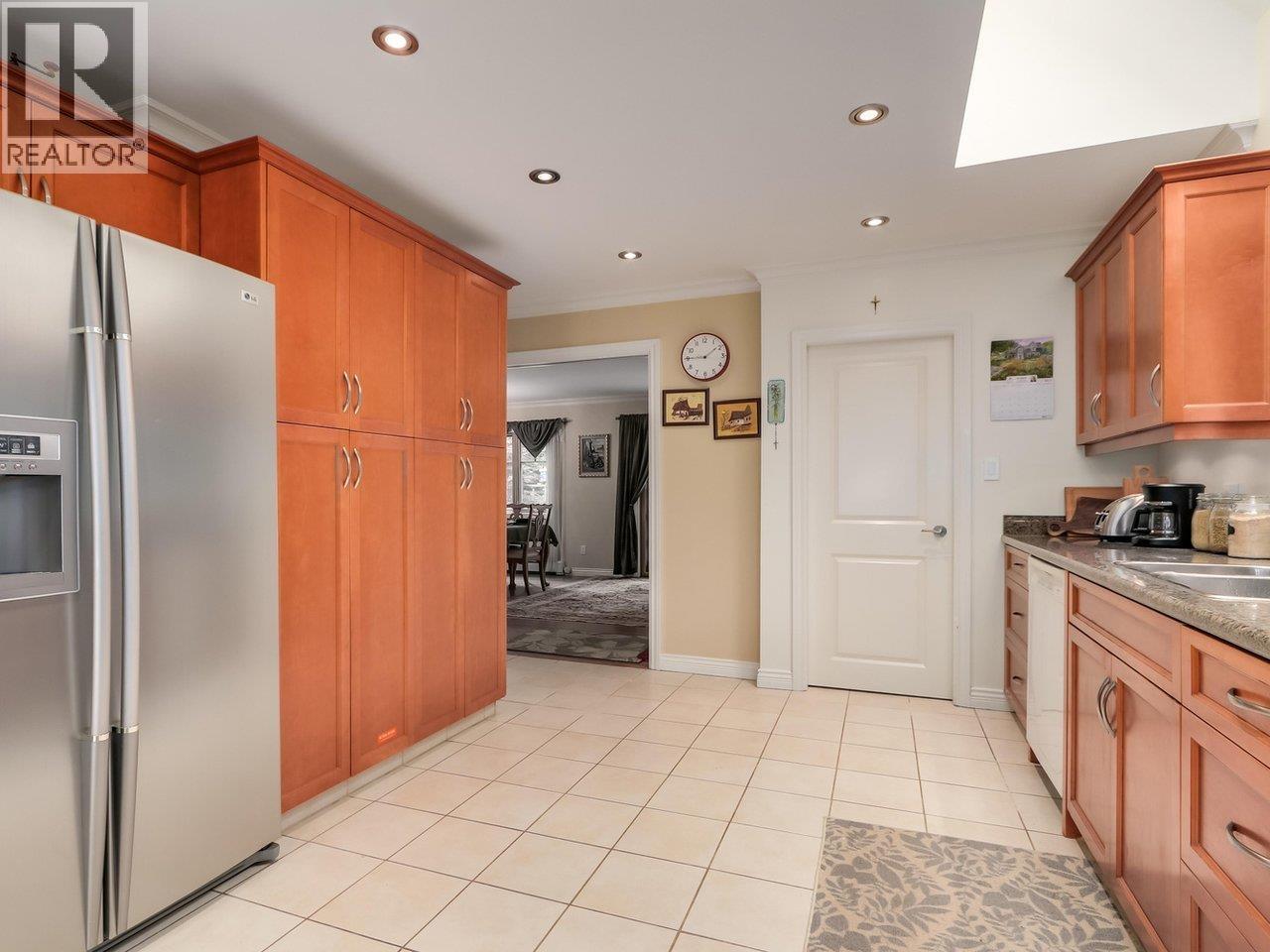 4072 Skyline Drive, North Vancouver, British Columbia  V7R 3G7 - Photo 11 - R3125527