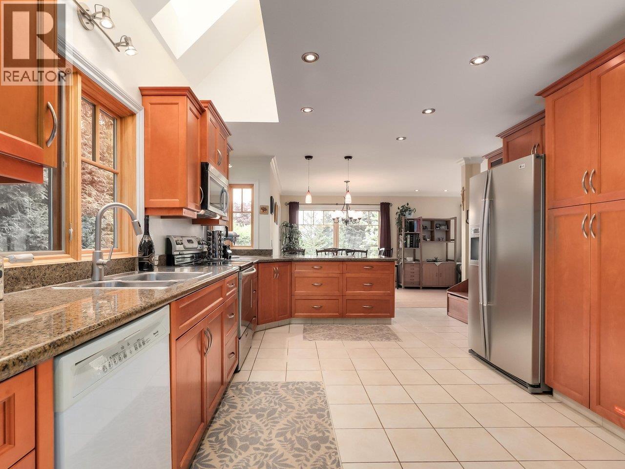 4072 Skyline Drive, North Vancouver, British Columbia  V7R 3G7 - Photo 13 - R3125527